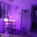 Luxe Sauna Privatif Et Grand Bain Jacuzzi A Deux A Biscarosse Pour Nuit Romantique Avec Decoration Led Et Bougies * ビスカロッス