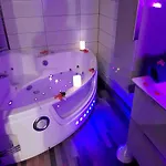 Luxe Sauna Romantique: Biscarosse Getaway