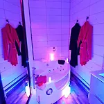 Luxe Sauna Romantique: Biscarosse Getaway Biscarrosse