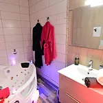 アパート Luxe Sauna Privatif Et Grand Bain Jacuzzi A Deux A Biscarosse Pour Nuit Romantique Avec Decoration Led Et Bougies *