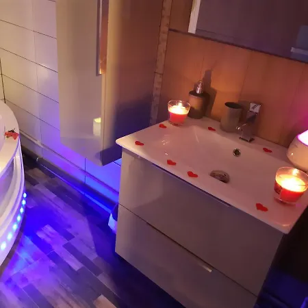 Et Sauna Privatif à Biscarosse Pour Nuit Romantique Balnéothérapie Et Sauna Accessible Toute L Année Dans L Petit Dejeuner Et Repas En Option Reglement Sur Place *