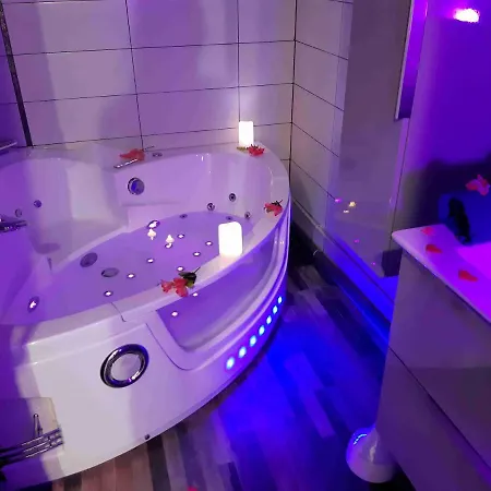 Et Sauna Privatif à Biscarosse Pour Nuit Romantique Balnéothérapie Et Sauna Accessible Toute L Année Dans L Petit Dejeuner Et Repas En Option Reglement Sur Place
