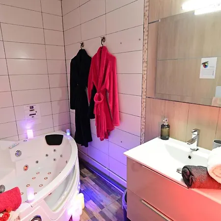 Appartement Et Sauna Privatif à Biscarosse Pour Nuit Romantique Balnéothérapie Et Sauna Accessible Toute L Année Dans L Petit Dejeuner Et Repas En Option Reglement Sur Place *
