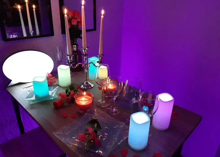 Luxe Sauna Privatif Et Grand Bain Jacuzzi A Deux A Biscarosse Pour Nuit Romantique Avec Decoration Led Et Bougies Lejlighed