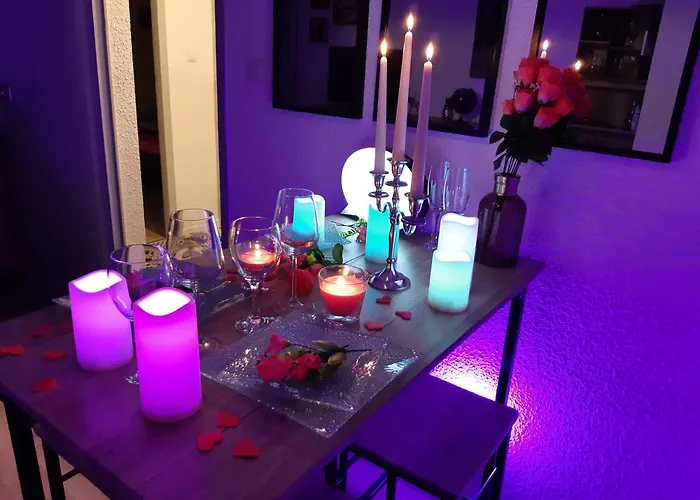 Luxe Sauna Privatif Et Grand Bain Jacuzzi A Deux A Biscarosse Pour Nuit Romantique Avec Decoration Led Et Bougies Lejlighed *